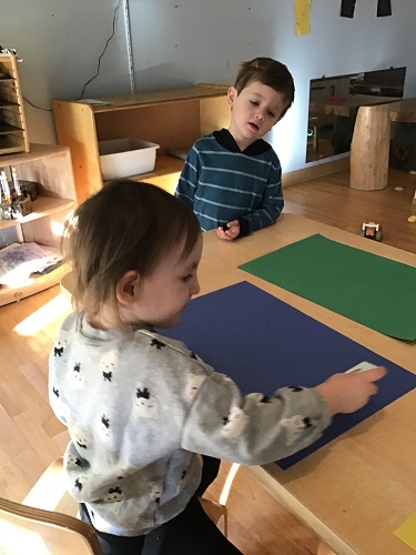 A preschooler is matching a photo of a child expressing an emotion to the appropriate colour of the Zones of Regulation.